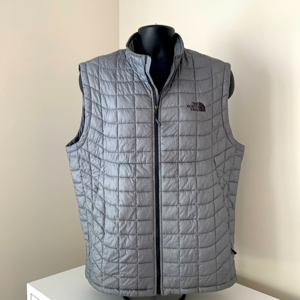 North Face lightweight silver vest
